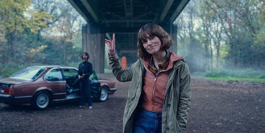 Kiera Knightly as Helen in Black Doves on Netfliz