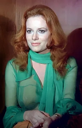 Italian actress Luciana Paluzzi in green scarf.